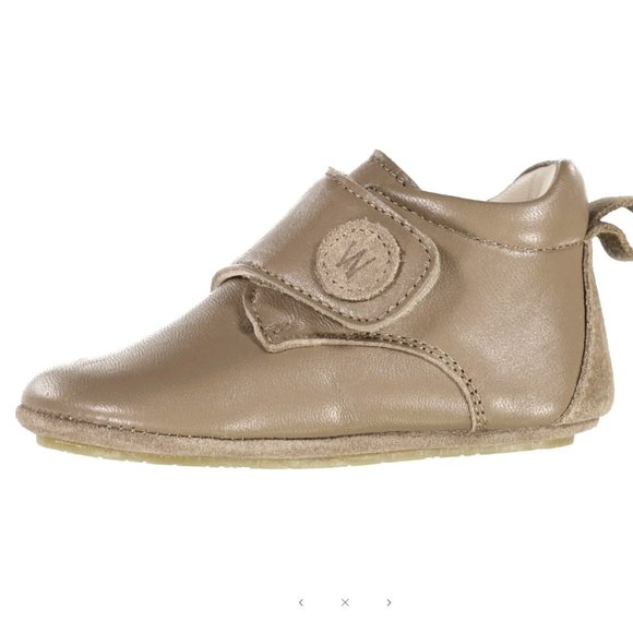 Nwt Leather baby pre-walker indoor us 4 soft soles shoes - Picture 1 of 3